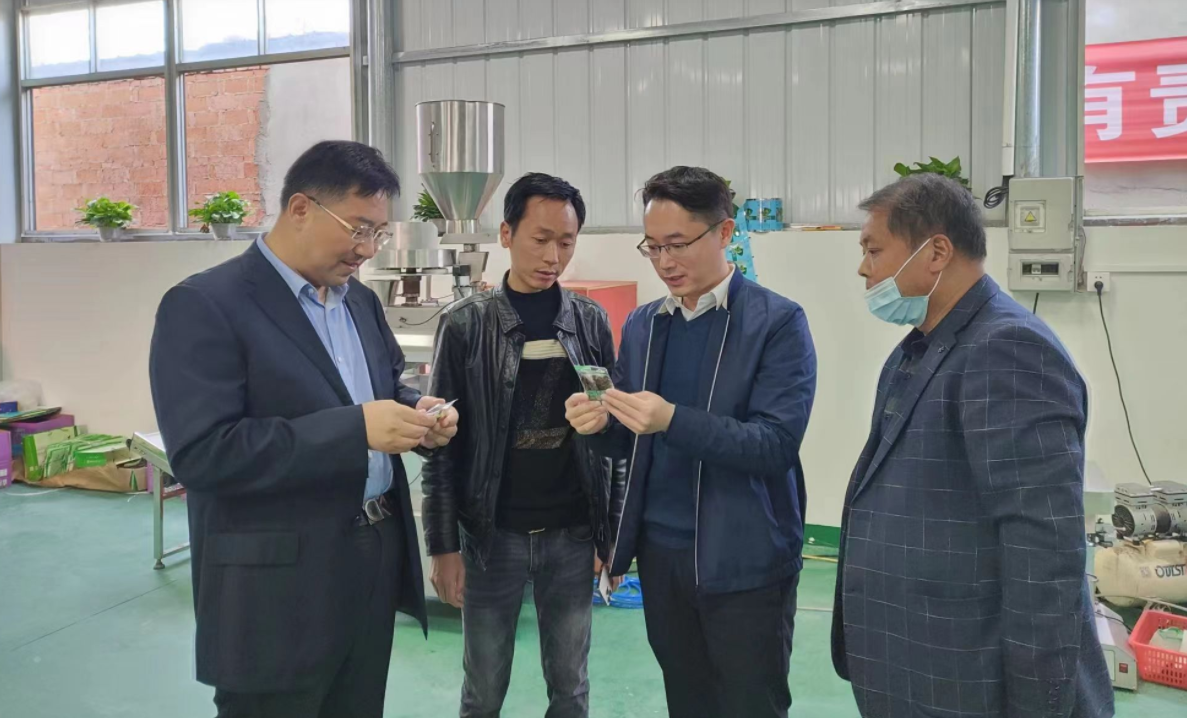 贺锐骁出席上海证券交易所帮扶复兴镇瓜蒌深加工设备捐赠暨二东生态农业发展公司开业庆典仪式(图2)