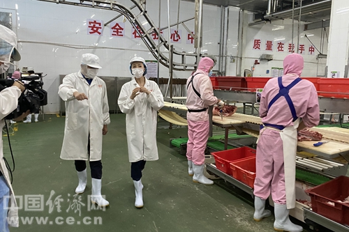 让猪肉加工过程一目了然中国经济网走进千喜鹤透明工厂(图2)