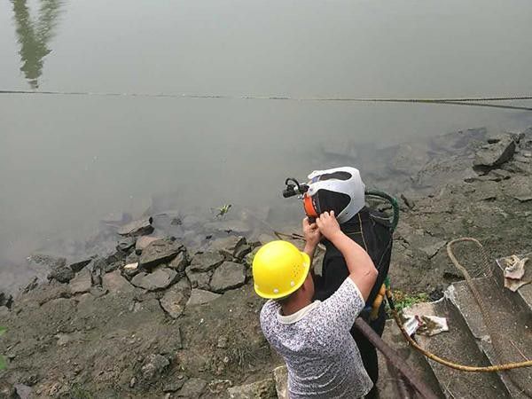 毕节市蛙人水下施工队伍-水下绳锯切割