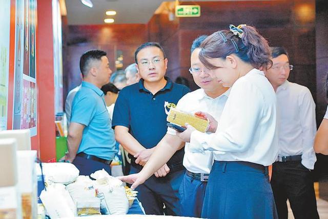 产业集群展优势特色品牌显魅力——米脂小米高质量发展暨招商引资大会侧记