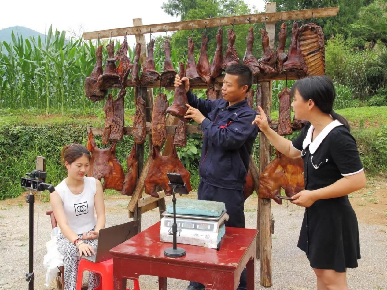 “腊肉哥”成长记——通山县长辉农产品有限公司的转型升级之路(图4)
