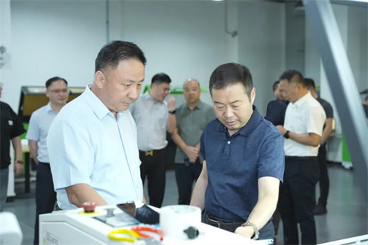 江苏省泗阳县委副书记、县长范德珩同志一行莅临粤铭激光集团调研(图3)