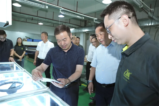 江苏省泗阳县委副书记、县长范德珩同志一行莅临粤铭激光集团调研(图4)