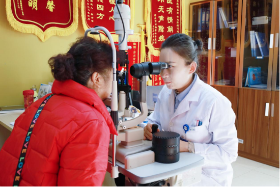 郑州爱尔眼科医院“屈光性白内障手术”已悄然成为老花白内障主流术式！(图2)