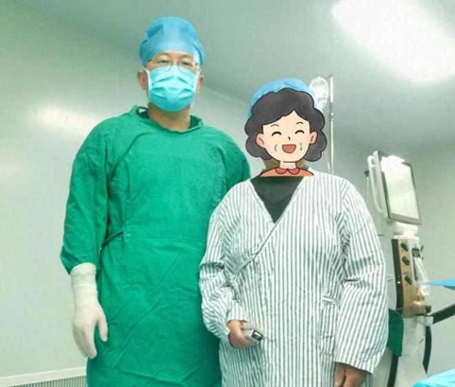 74岁“硬核”白内障老人瞳孔泛白飞秒激光手术助其重返清晰视界