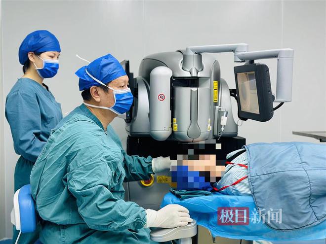婆婆跨省求医飞秒白内障手术助其重获清晰“视”界