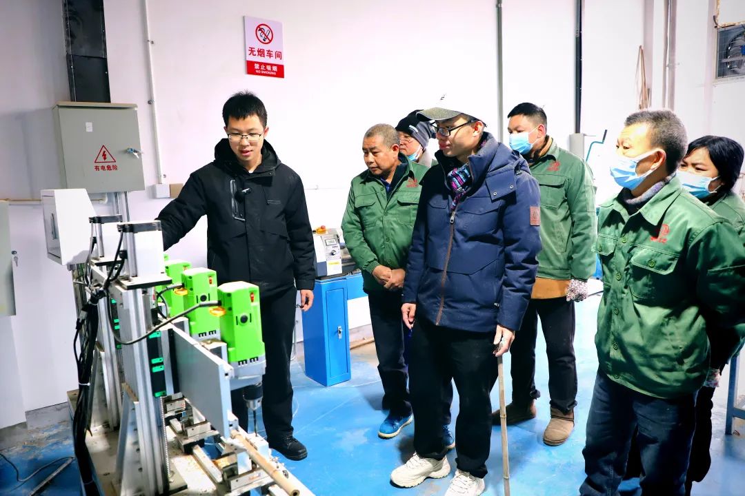 西南林大竹材加工新设备在大关投入试用(图2)