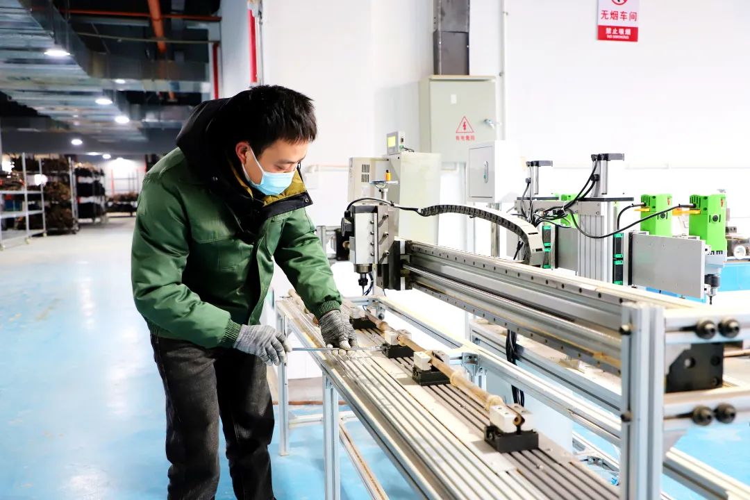 西南林大竹材加工新设备在大关投入试用(图5)