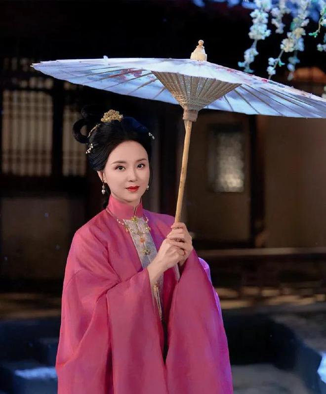51岁王艳终于赌对了！《雁回时》女N号一出场牢牢抓住我的眼球(图11)