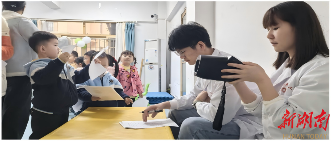 近视防控宣传教育月丨南华附二眼科走进校园为千余名儿童开展视力筛查与科普(图1)