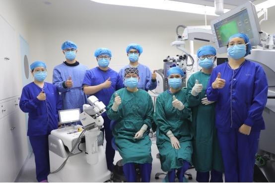 爱尔眼科长沙医学中心：机器人助力眼底手术新突破(图1)
