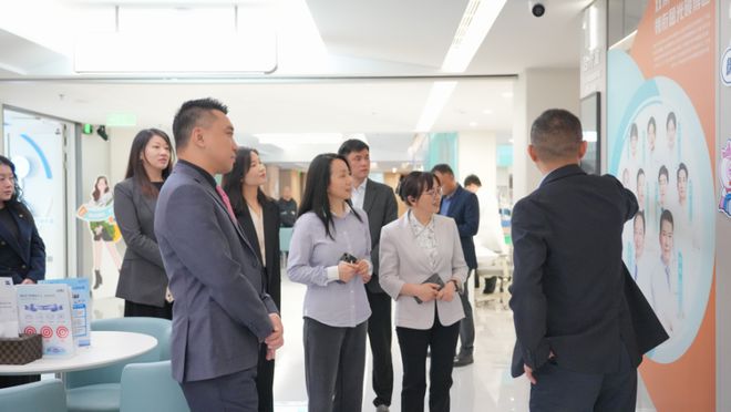 爱尔康中国手术产品事业部总经理张健一行走访广州普瑞(图2)