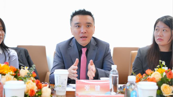 爱尔康中国手术产品事业部总经理张健一行走访广州普瑞(图4)