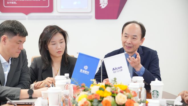 爱尔康中国手术产品事业部总经理张健一行走访广州普瑞(图3)