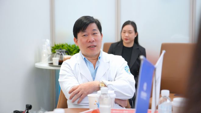 爱尔康中国手术产品事业部总经理张健一行走访广州普瑞(图5)