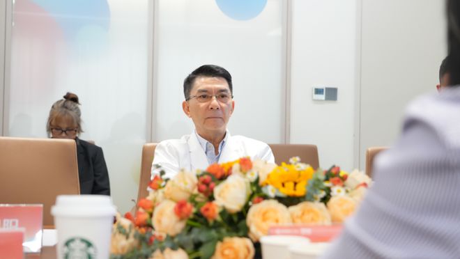爱尔康中国手术产品事业部总经理张健一行走访广州普瑞(图6)