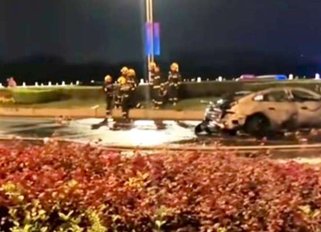小米SU7撞车打不开车门新能源汽车车门为何易锁死？(图7)