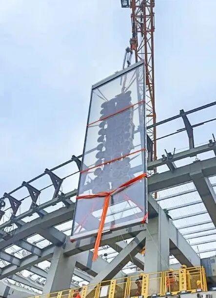 192片大尺寸复合夹层玻璃松江智造铸就临港新地标“荣耀之环”