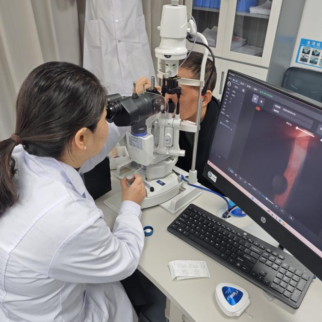 孔明眼科成功开展视网膜脱离玻切复位手术(图2)